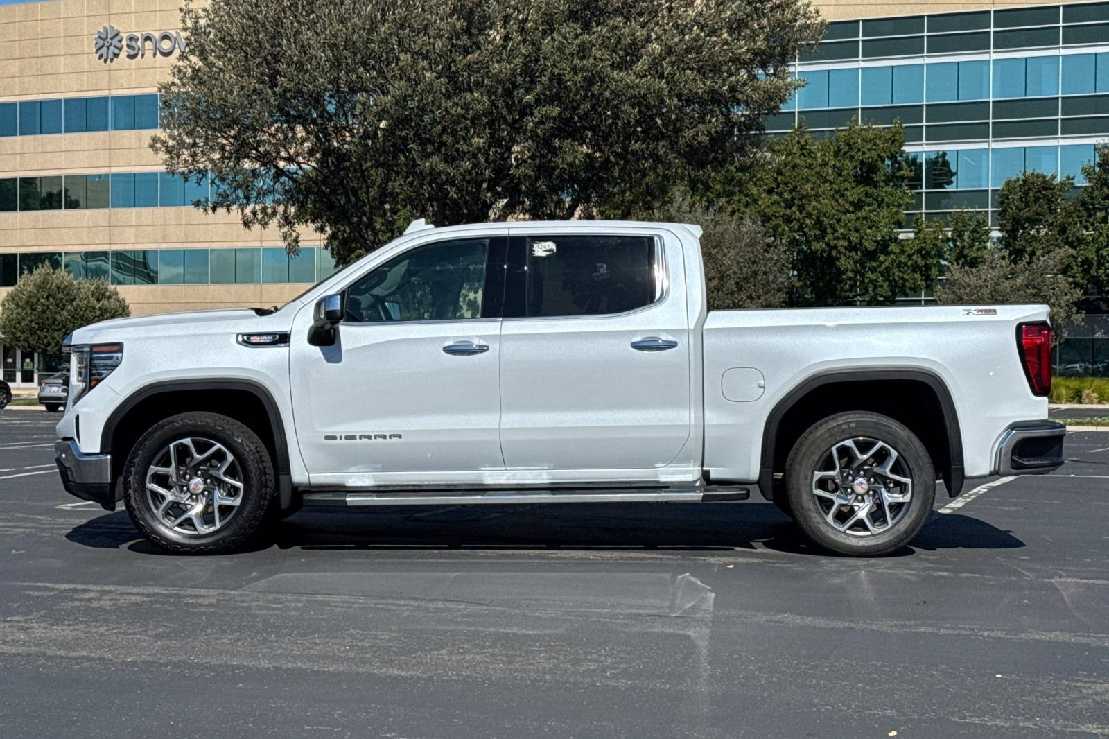 Used 2026 GMC Sierra 1500 SLT w/ SLT Premium Plus Package AWD/4WD image 7