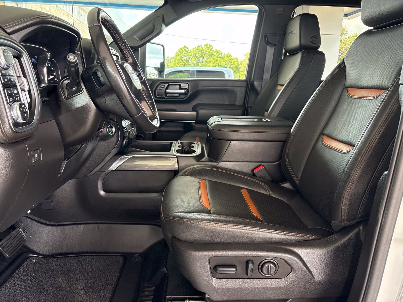 Used 2022 GMC Sierra 2500 AT4 w/ AT4 Premium Plus Package AWD/4WD image 17