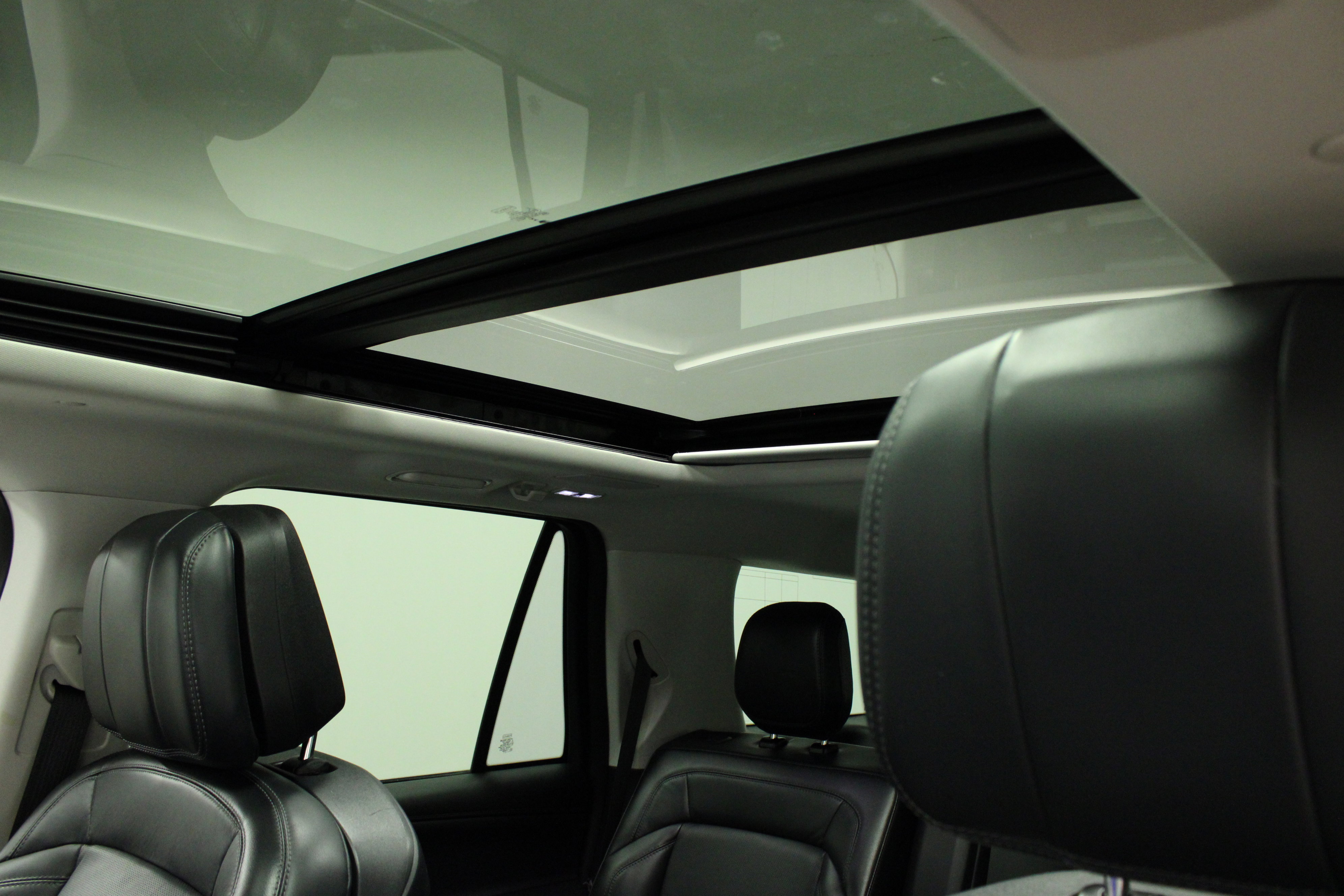 Used 2025 Lincoln Navigator Reserve image 10