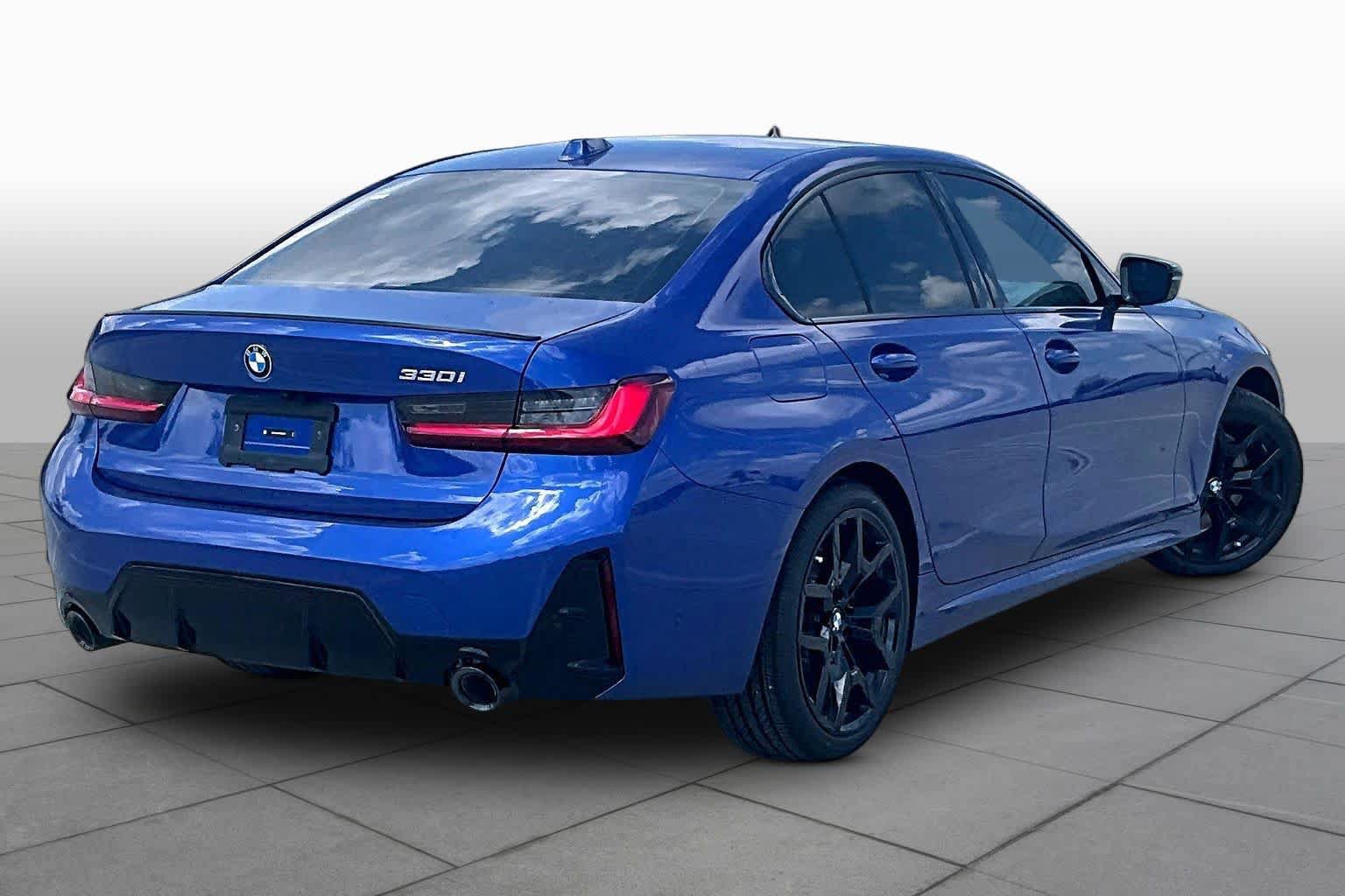 Used 2026 BMW 330i Sedan w/ M Sport Package RWD image 12
