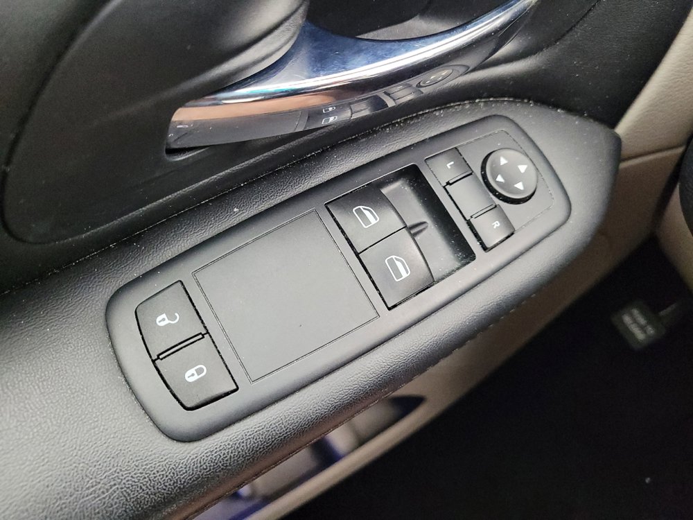 Used 2016 Dodge Grand Caravan American Value Package w/ UConnect Hands-Free Group FWD image 27