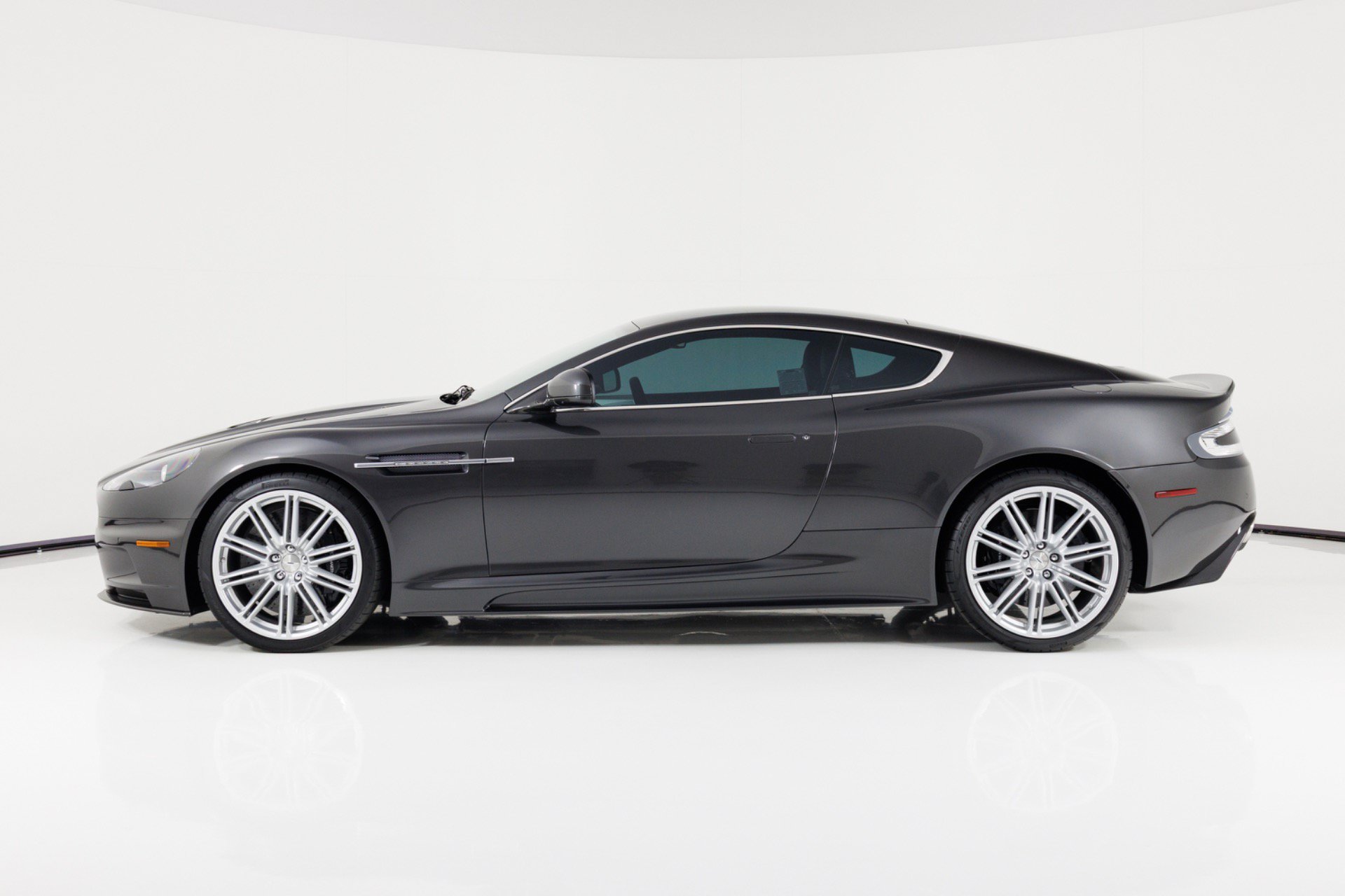 Used 2011 Aston Martin DBS Coupe RWD image 6