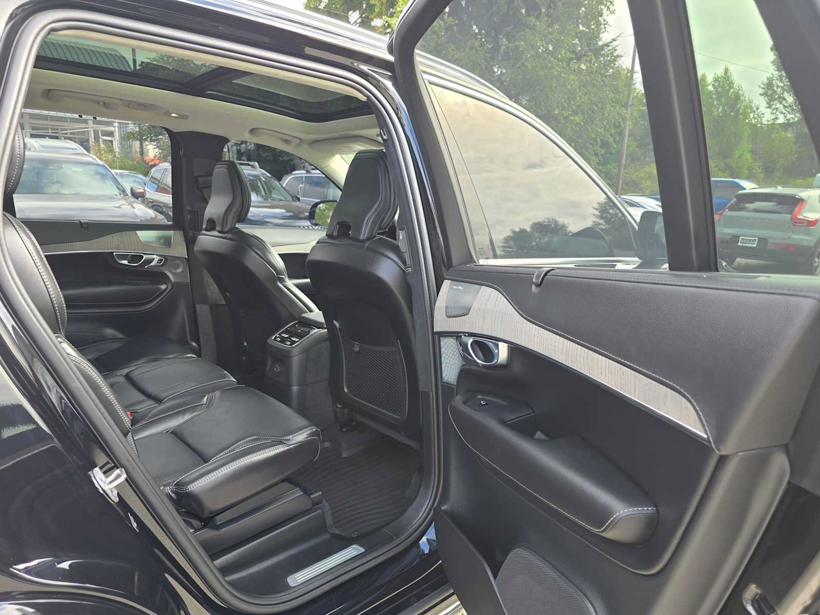 Certified 2024 Volvo XC90 T8 Ultimate w/ Lounge Package AWD/4WD image 14