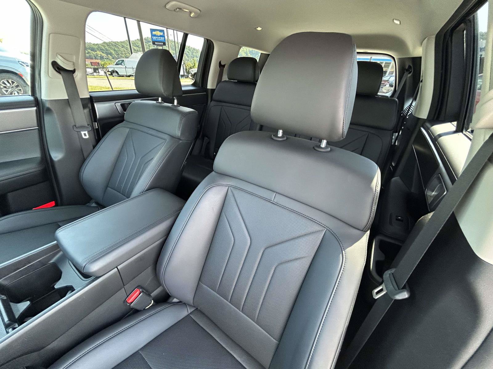 Used 2025 Hyundai Santa Fe SEL FWD image 16