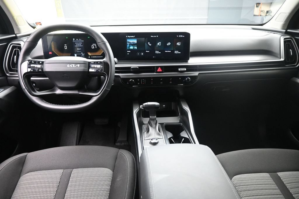 Used 2026 Kia Sorento LX FWD image 9