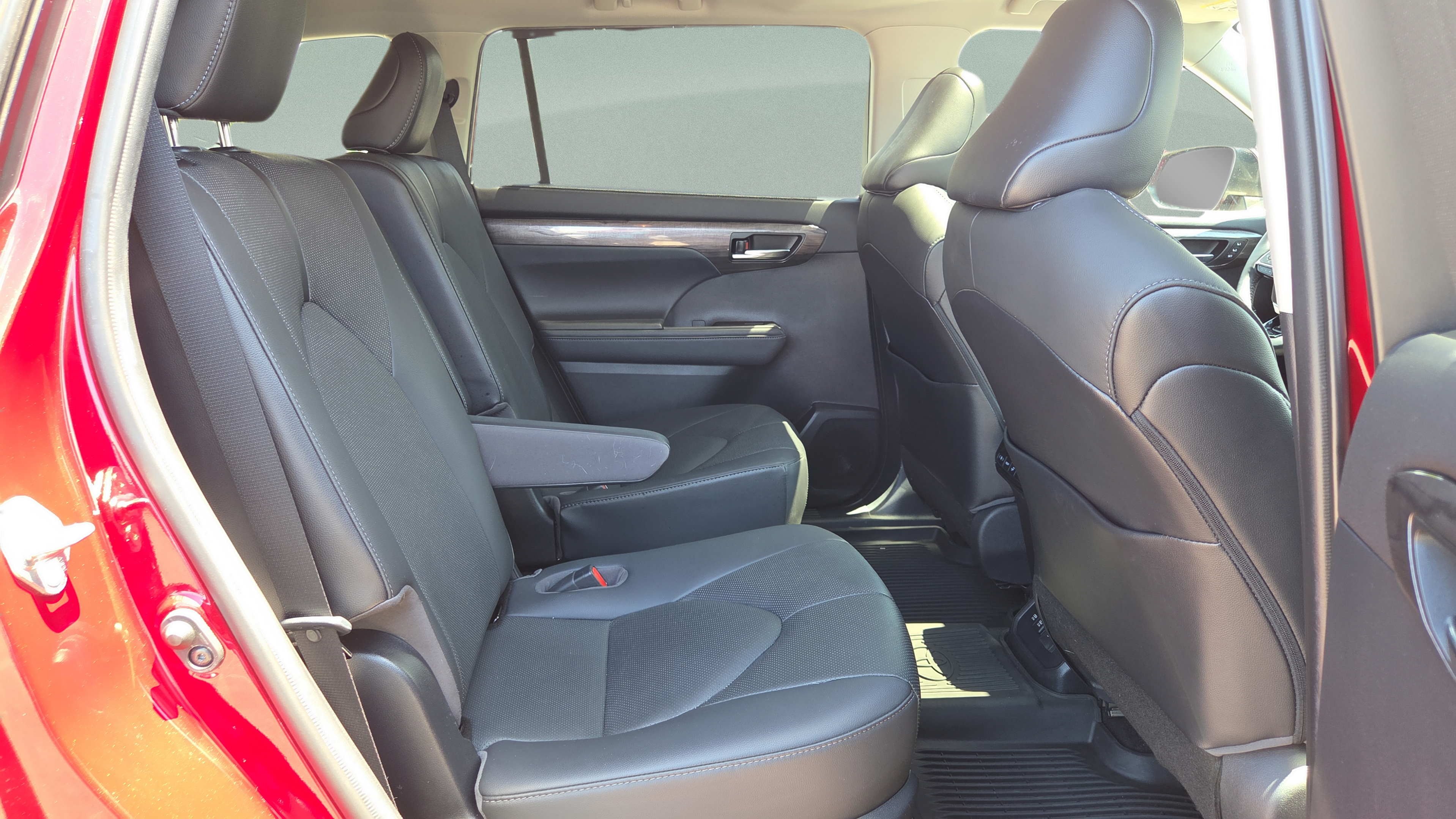 Certified 2021 Toyota Highlander Limited AWD/4WD image 16