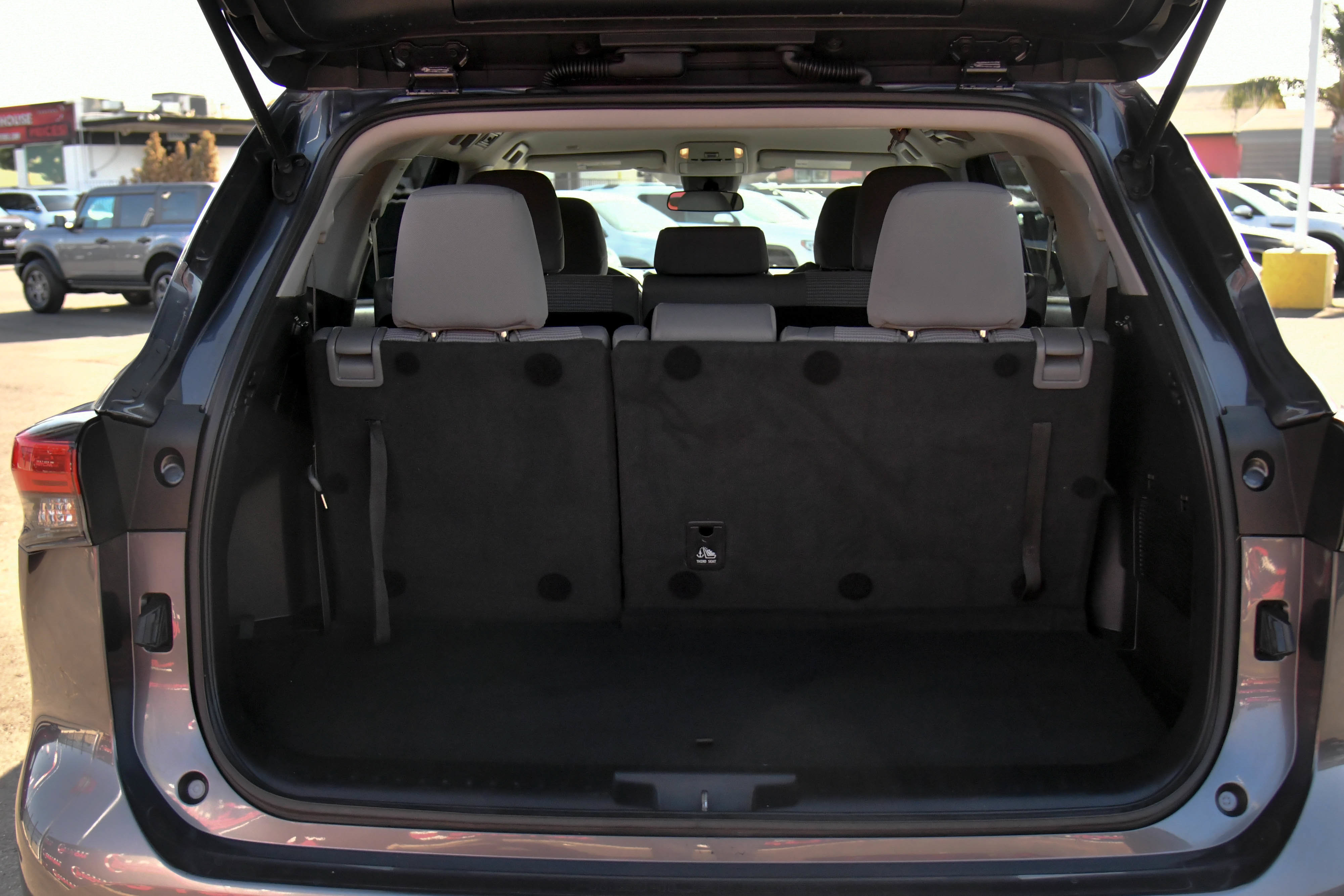 Used 2021 Toyota Highlander L FWD image 40
