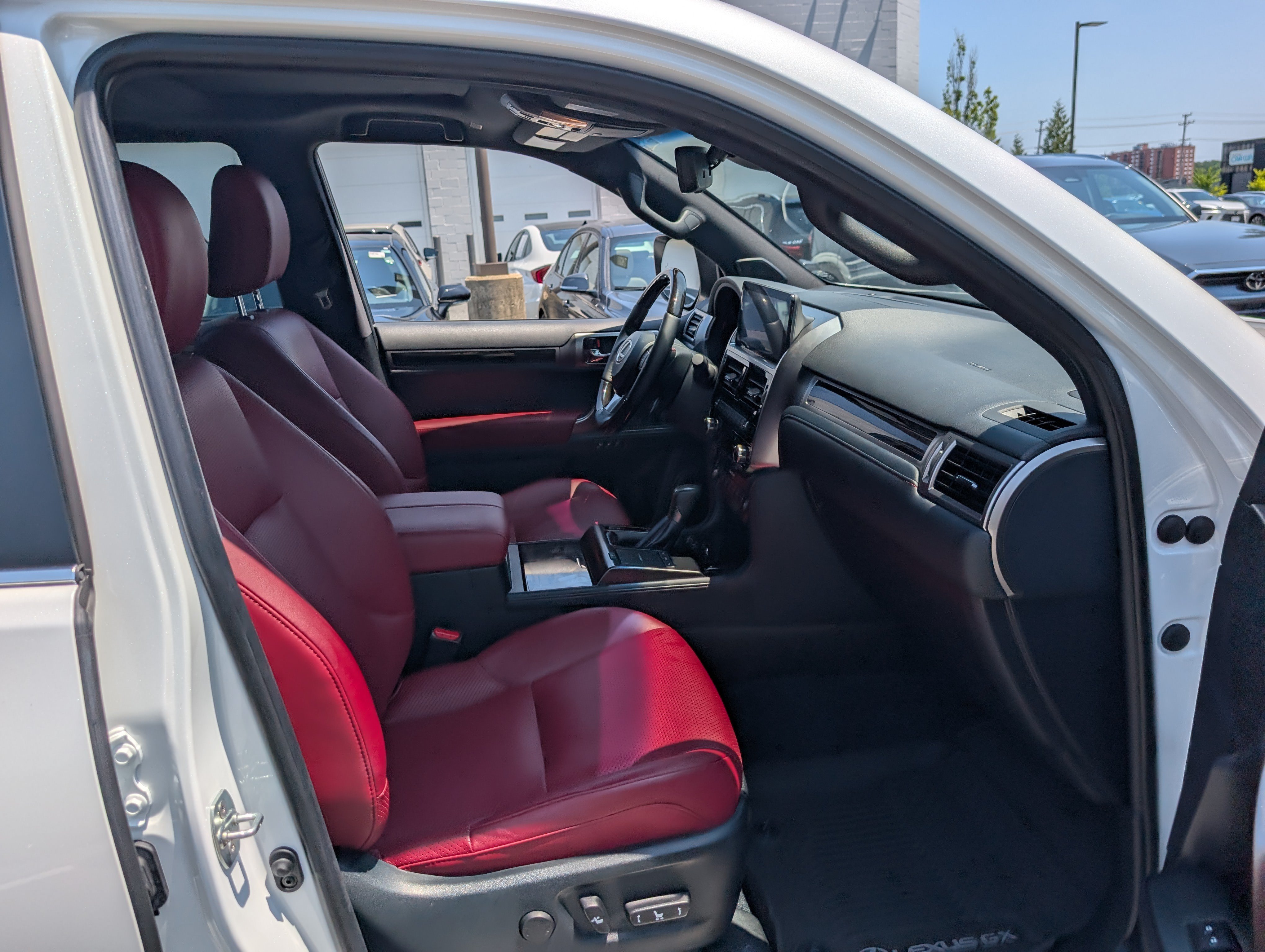 Certified 2023 Lexus GX 460 Luxury w/ Sport Design Package AWD/4WD image 11