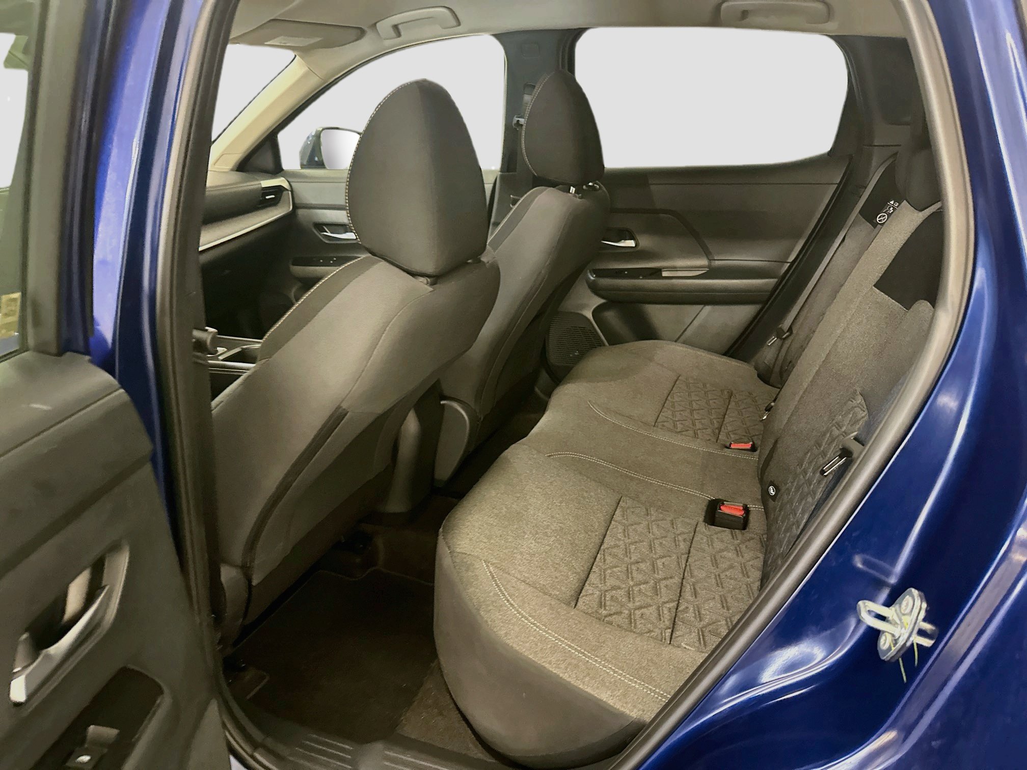 Used 2025 Nissan Kicks SV AWD/4WD image 28