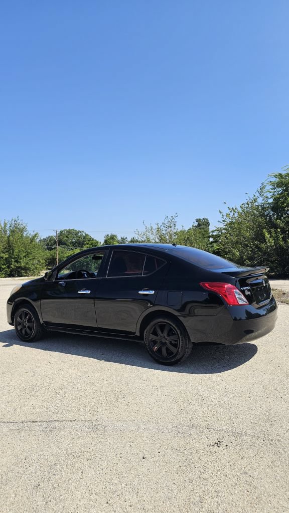 Used 2014 Nissan Versa SV FWD image 4