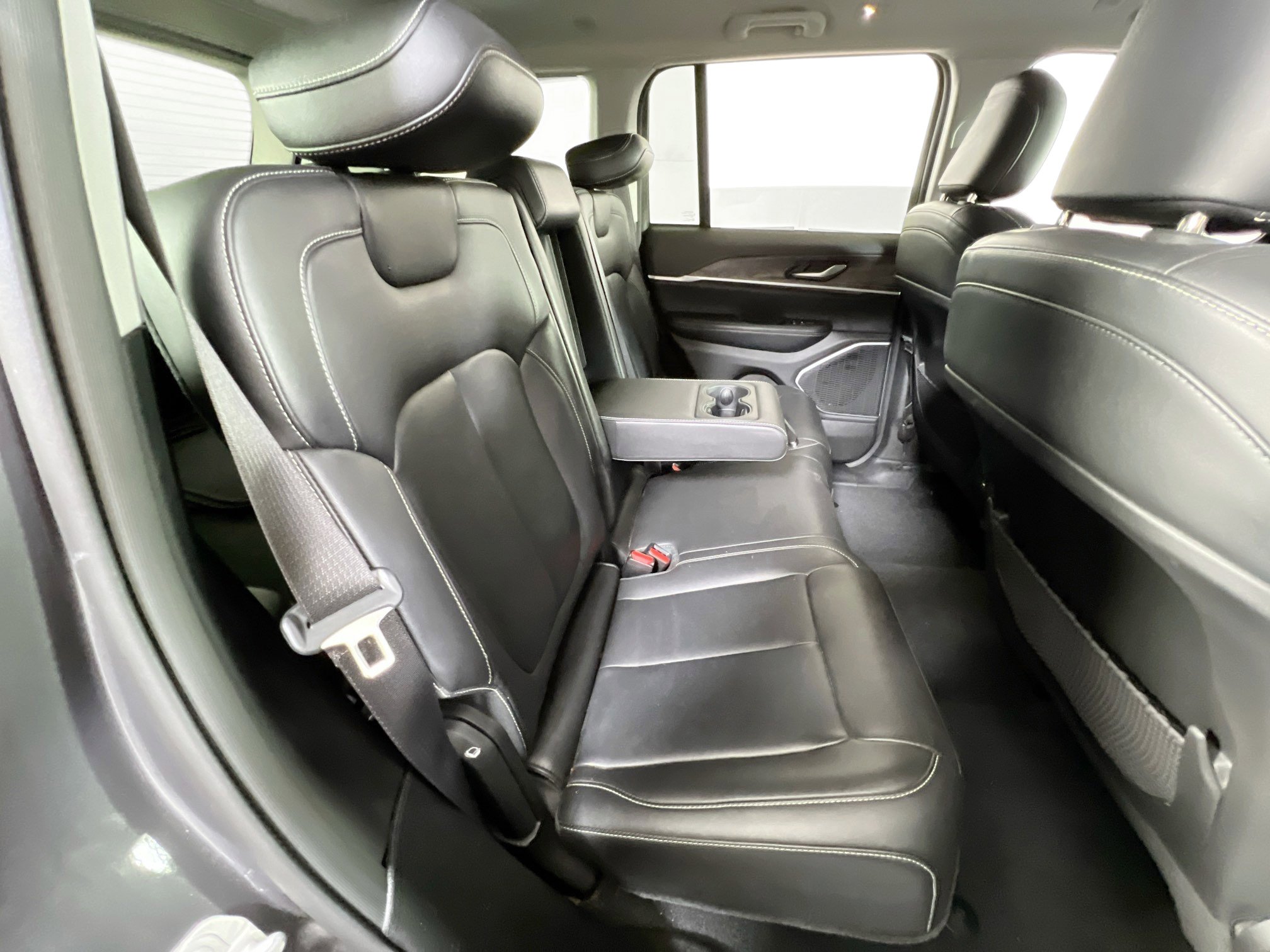 Used 2022 Jeep Grand Cherokee Limited image 24