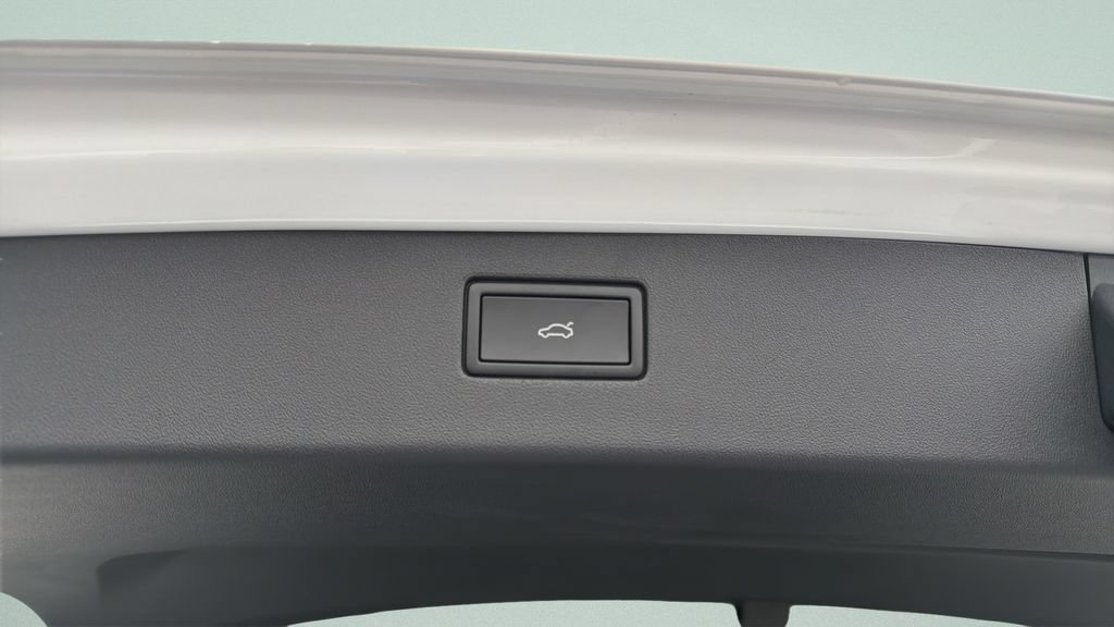 New 2026 Volkswagen Tiguan SE R-Line FWD image 23