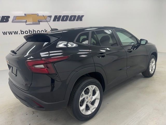 New 2026 Chevrolet Trax LS w/ LS Convenience Package FWD image 5