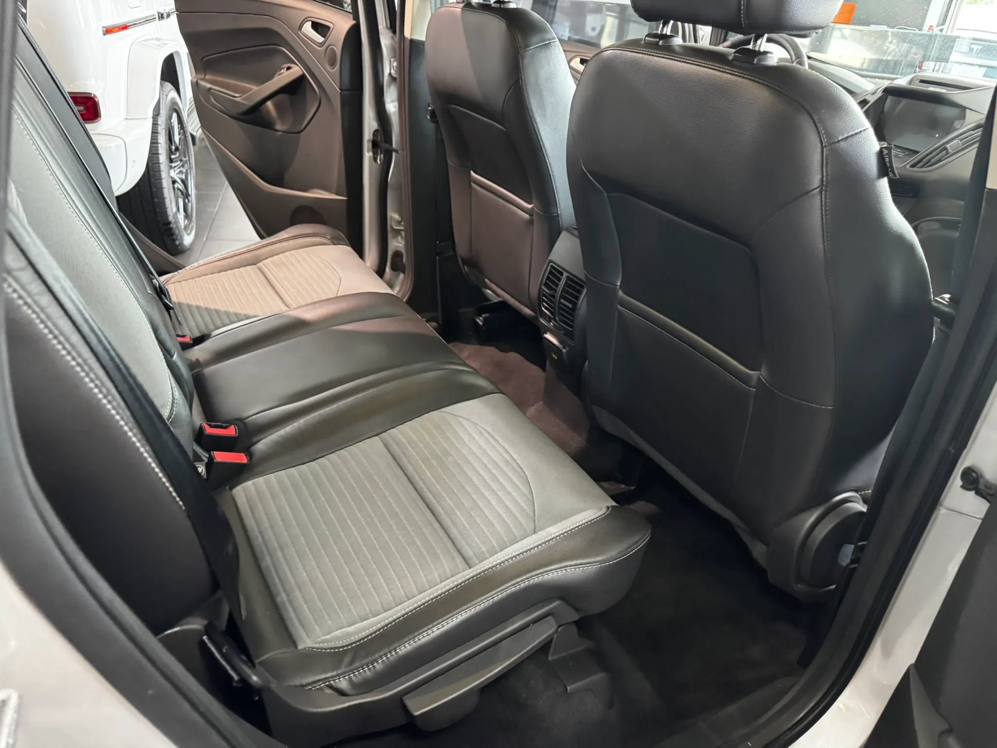 Used 2017 Ford Escape SE w/ Equipment Group 201A FWD image 13