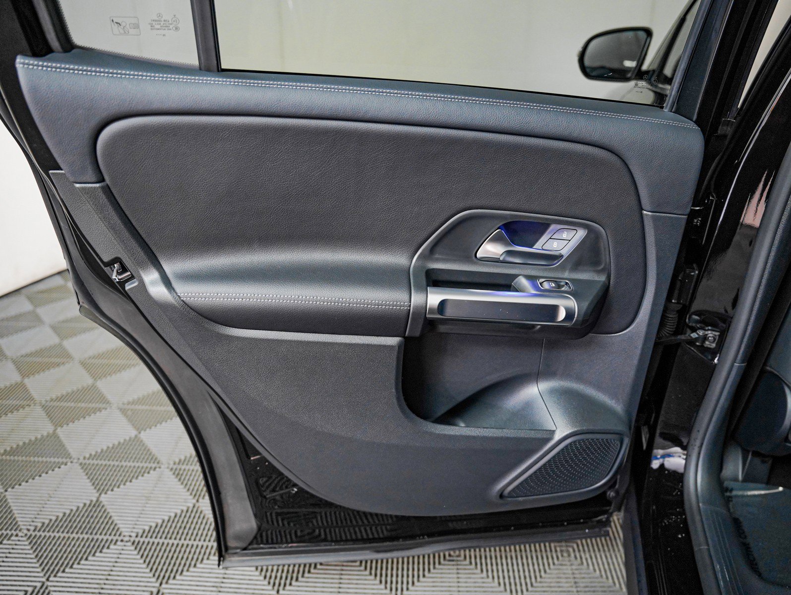 Certified 2024 Mercedes-Benz GLB 250 image 25