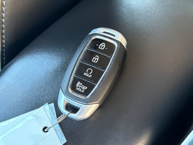 Used 2025 Hyundai Venue Limited FWD image 29