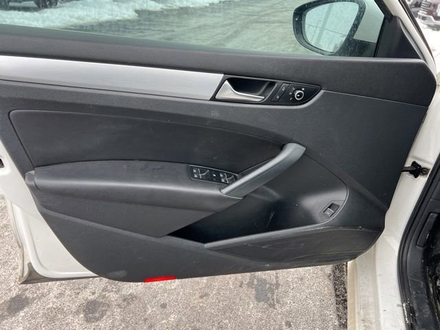 Used 2012 Volkswagen Passat 3.6 SE image 22