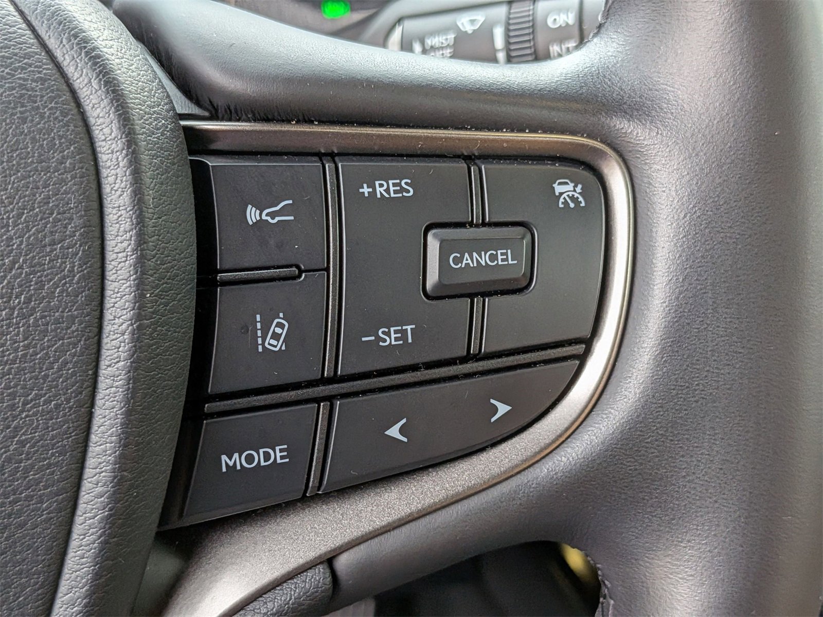 Used 2023 Lexus UX 250h FWD w/ Premium Package image 19