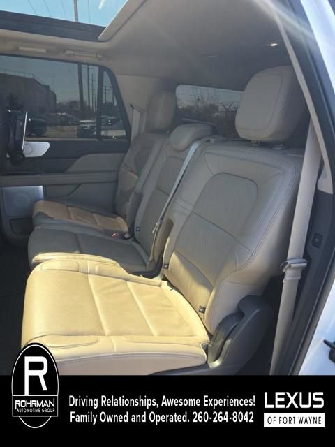 Used 2022 Lincoln Navigator L Reserve AWD/4WD image 10