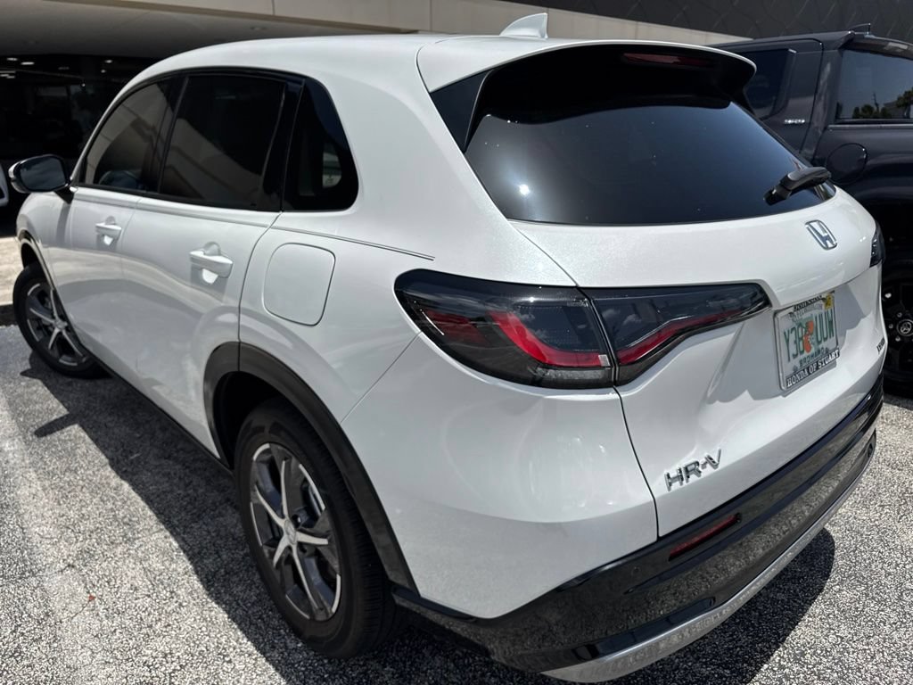 Used 2024 Honda HR-V EX-L image 11
