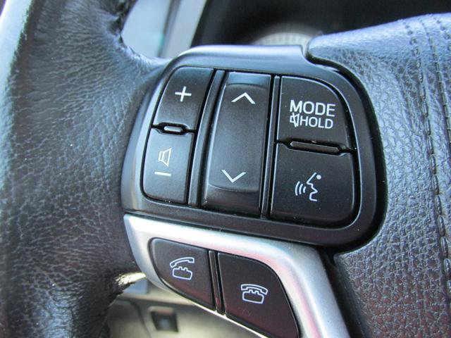 Used 2016 Toyota Sienna SE Premium FWD image 16