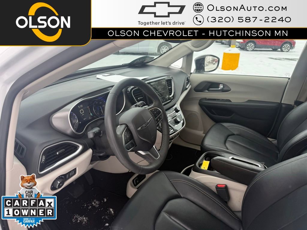 Used 2024 Chrysler Pacifica Touring-L image 10