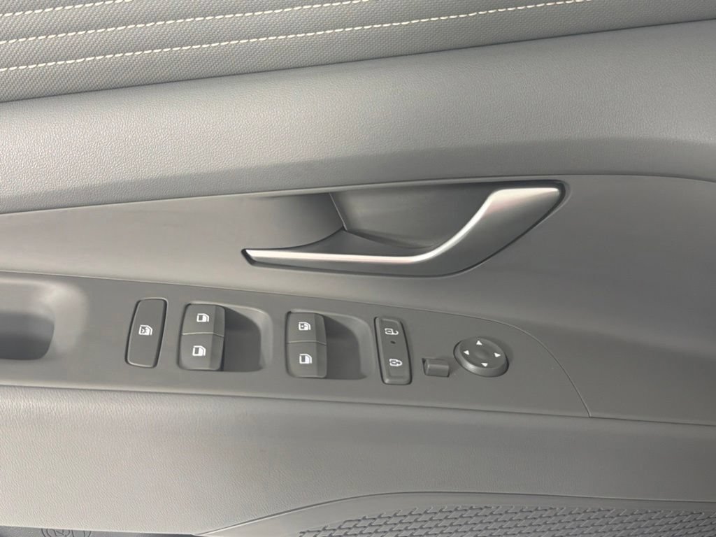 Certified 2025 Hyundai Elantra SEL FWD image 13
