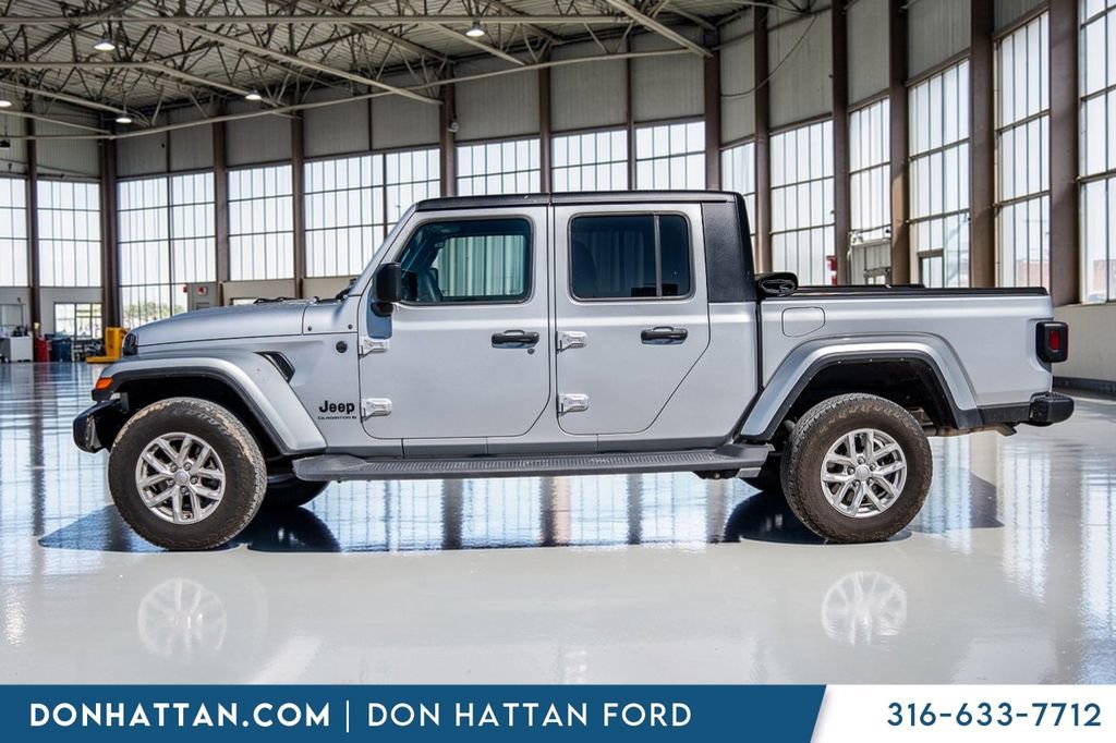 Used 2023 Jeep Gladiator Sport image 2