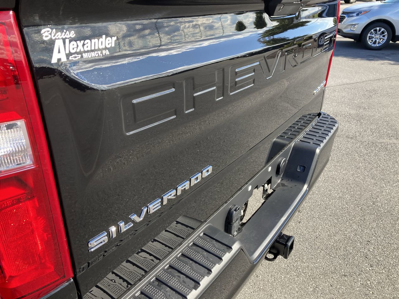 Used 2020 Chevrolet Silverado 1500 Custom w/ Custom Value Package AWD/4WD image 13
