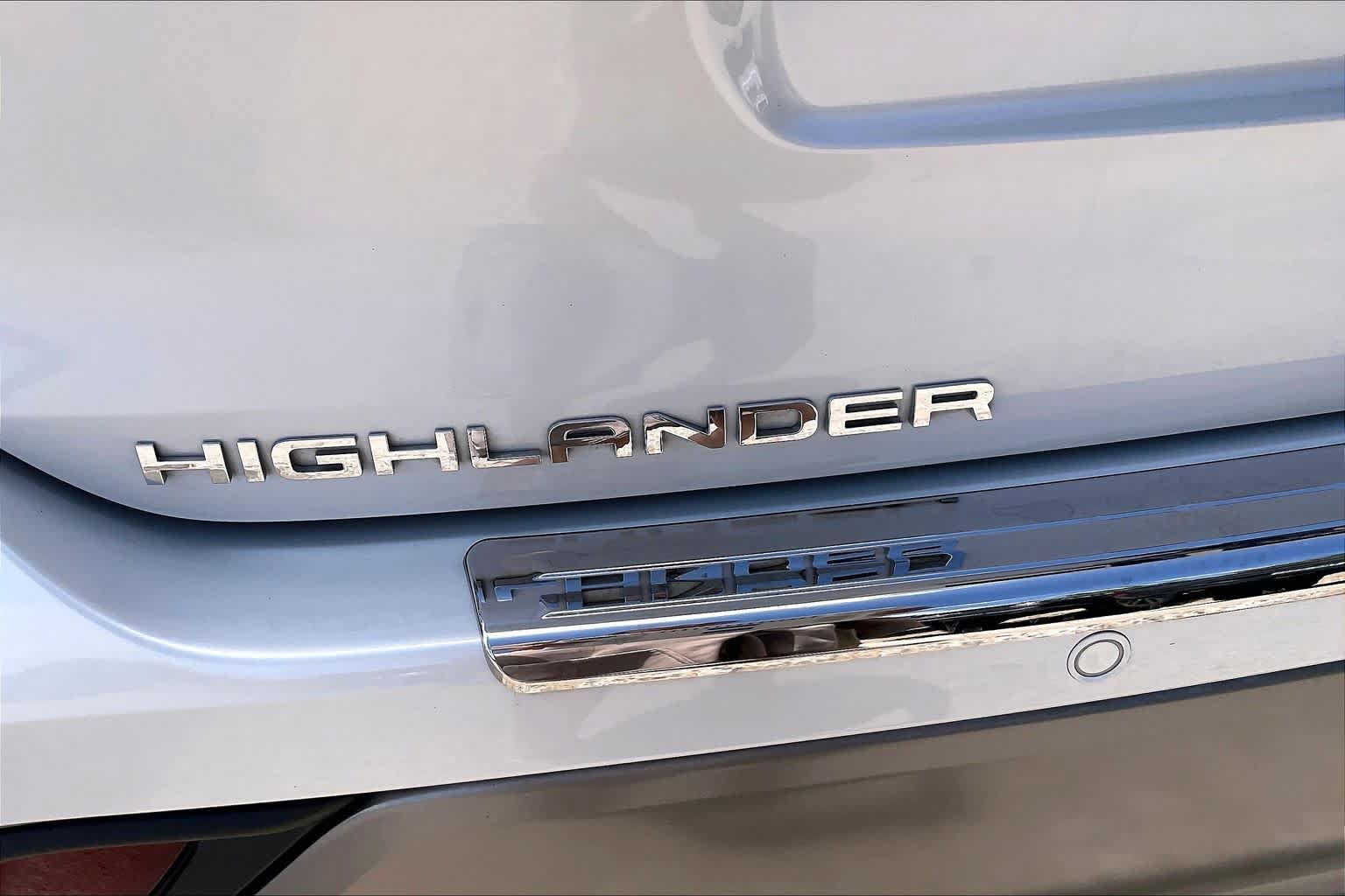 Used 2025 Toyota Highlander Platinum AWD/4WD image 30