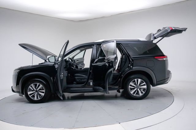 Used 2025 Nissan Pathfinder SL FWD image 19