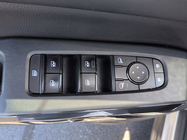 Used 2023 Nissan Pathfinder S AWD/4WD image 15
