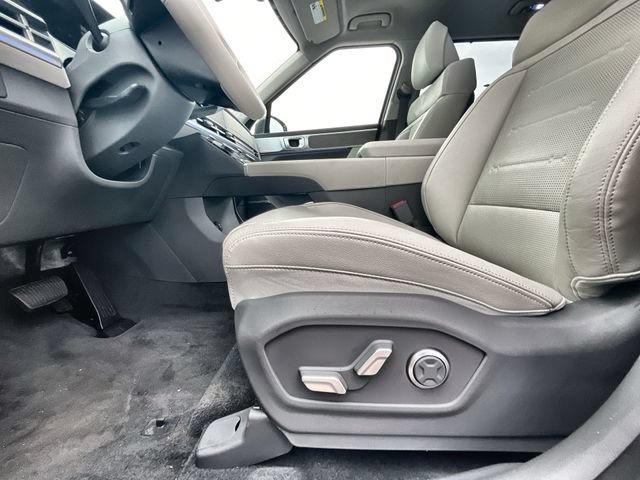 Used 2024 Hyundai Santa Fe Limited FWD image 12