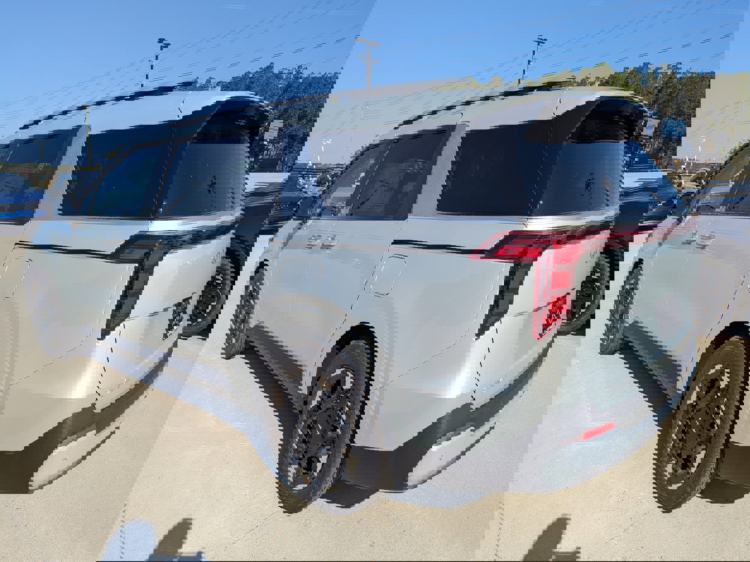 New 2026 Kia Carnival EX image 3