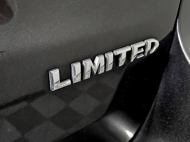 Used 2014 Jeep Grand Cherokee Limited w/ Trailer Tow Group IV image 32