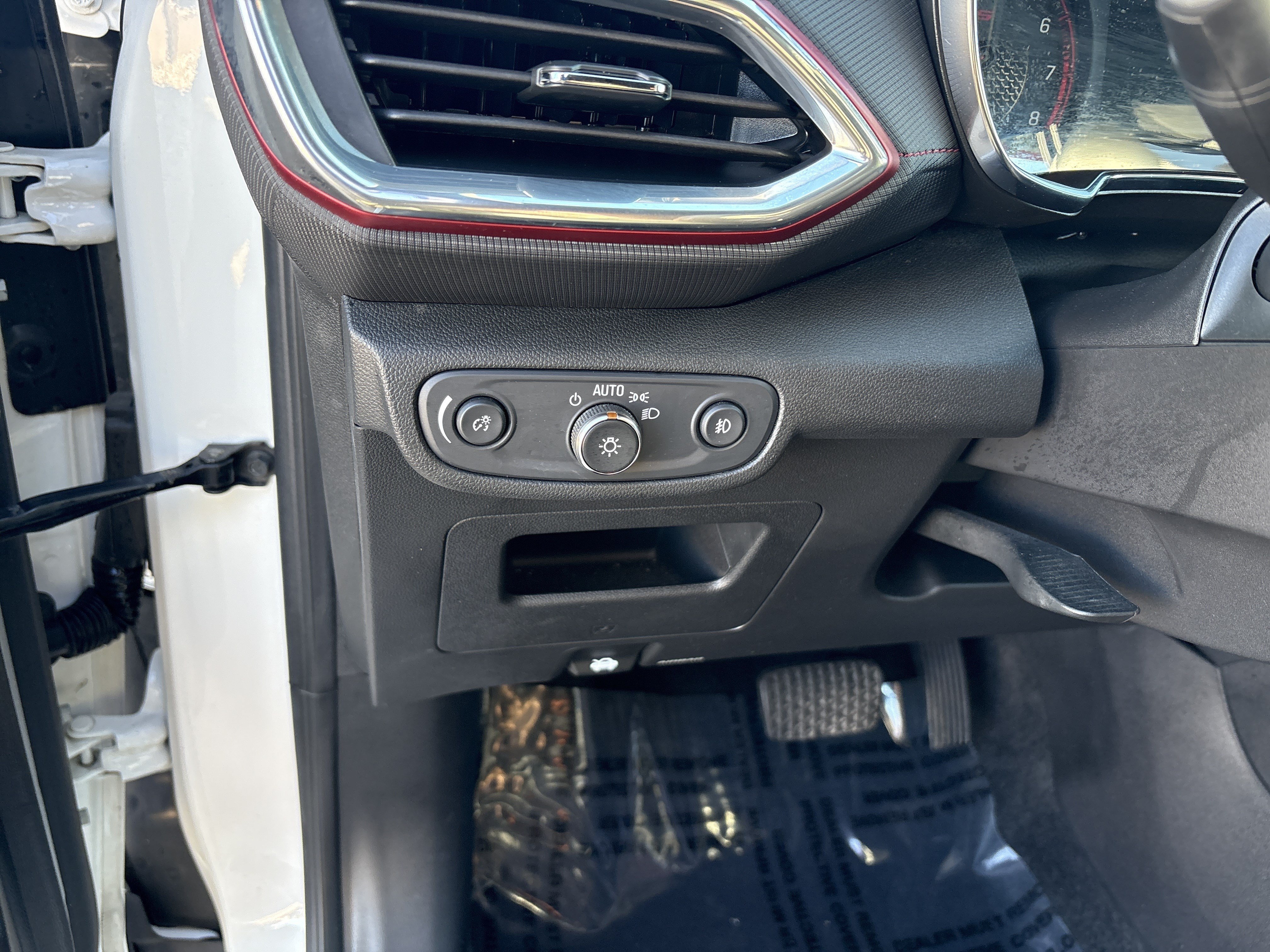 Used 2023 Chevrolet TrailBlazer RS FWD image 11