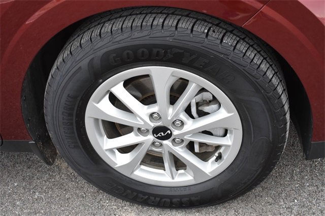 Certified 2024 Kia Carnival LX image 11