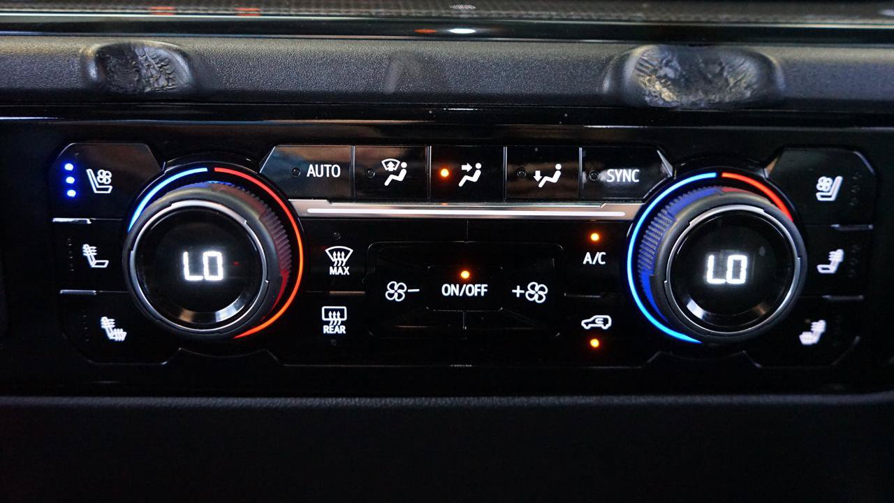 Used 2023 Chevrolet Silverado 1500 ZR2 w/ Technology Package AWD/4WD image 16