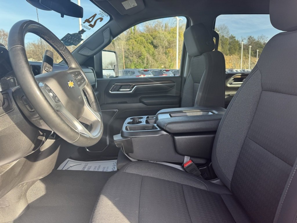 Used 2024 Chevrolet Silverado 2500 LT w/ Convenience Package image 15