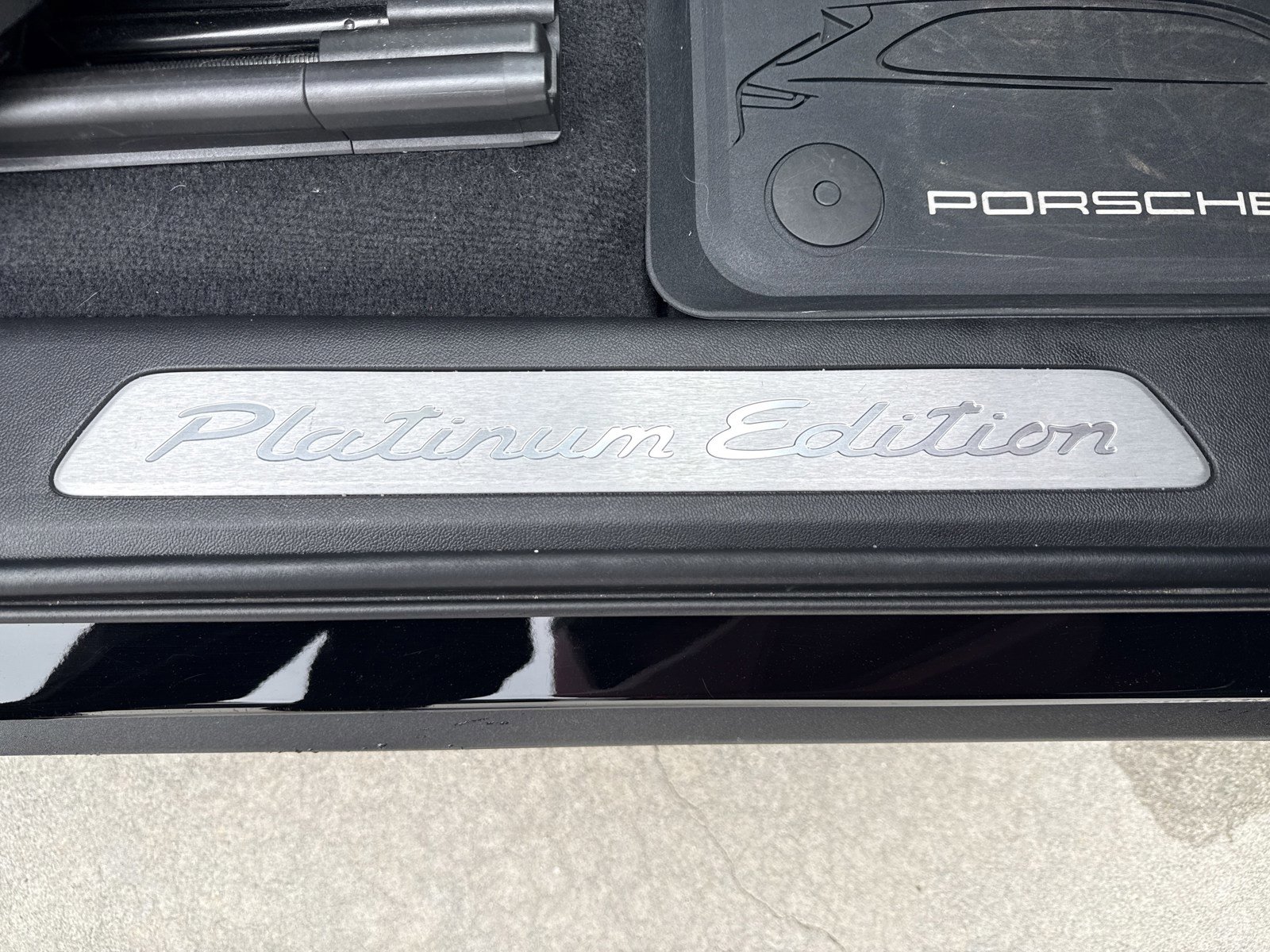 Used 2022 Porsche Cayenne S Platinum image 41