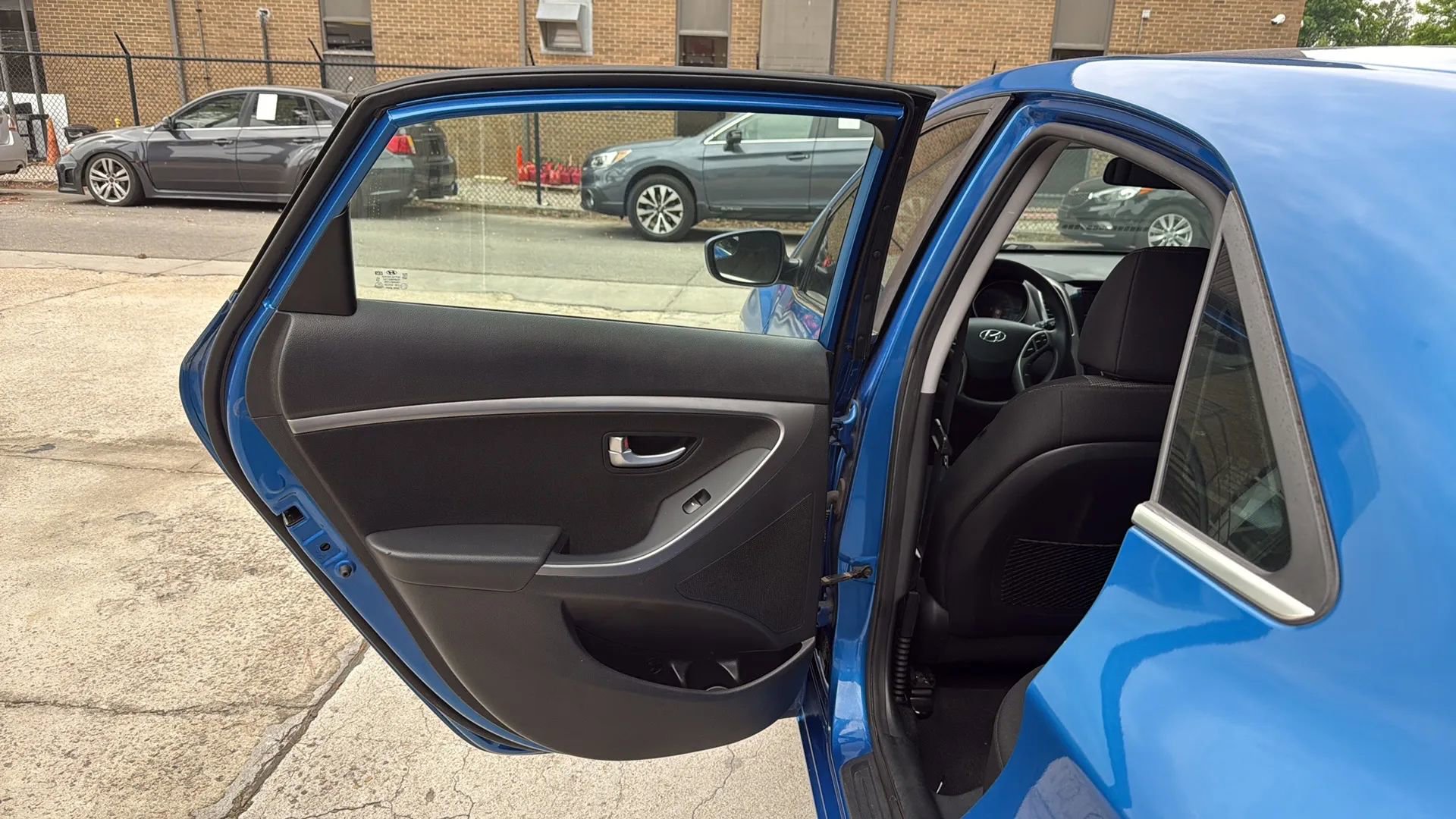 Used 2017 Hyundai Elantra GT FWD image 18