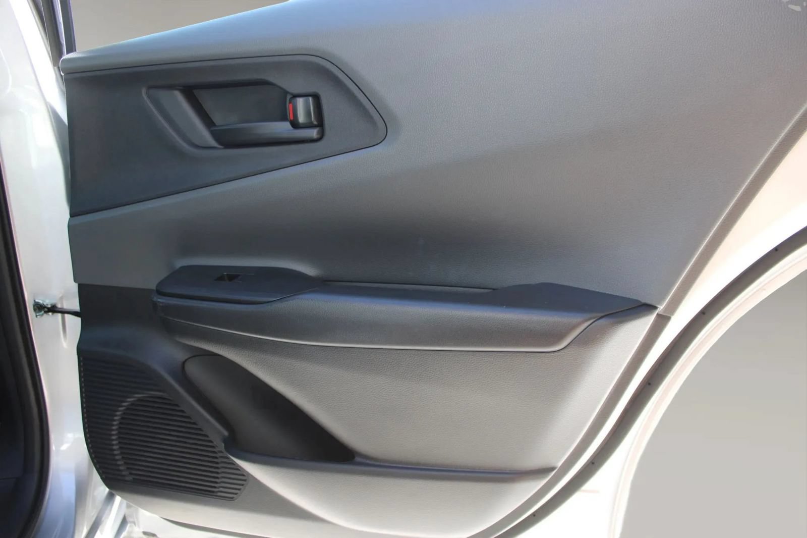 Used 2025 Toyota Prius LE FWD image 17