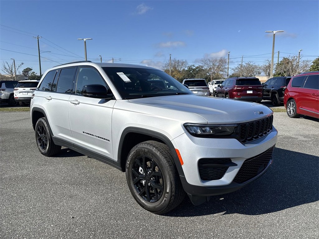Used 2025 Jeep Grand Cherokee Altitude