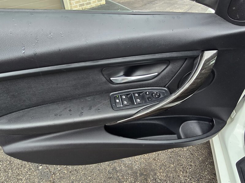 Used 2018 BMW 320i xDrive Sedan AWD/4WD image 13