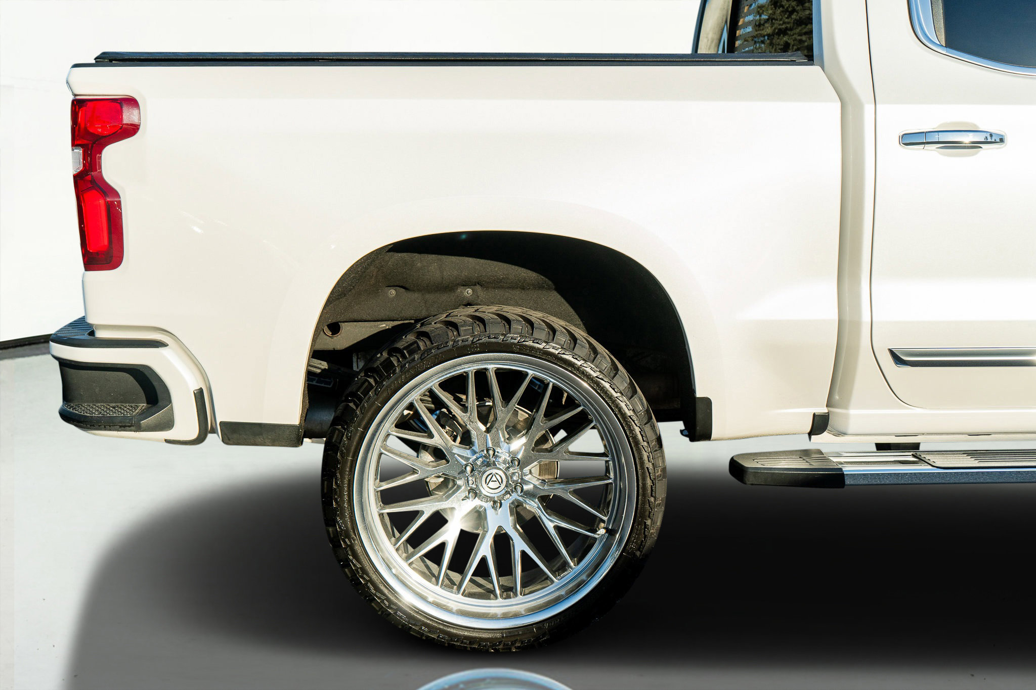 Used 2023 Chevrolet Silverado 1500 High Country w/ Technology Package image 8