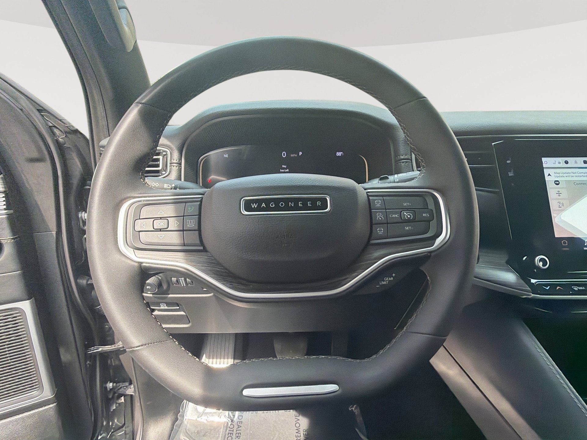 Used 2024 Jeep Wagoneer L Series II w/ Flexible Seating Group AWD/4WD image 11