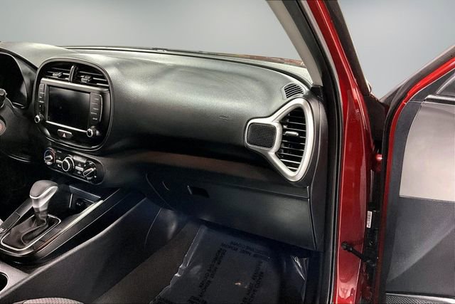 Used 2025 Kia Soul LX w/ LX Technology Package FWD image 23