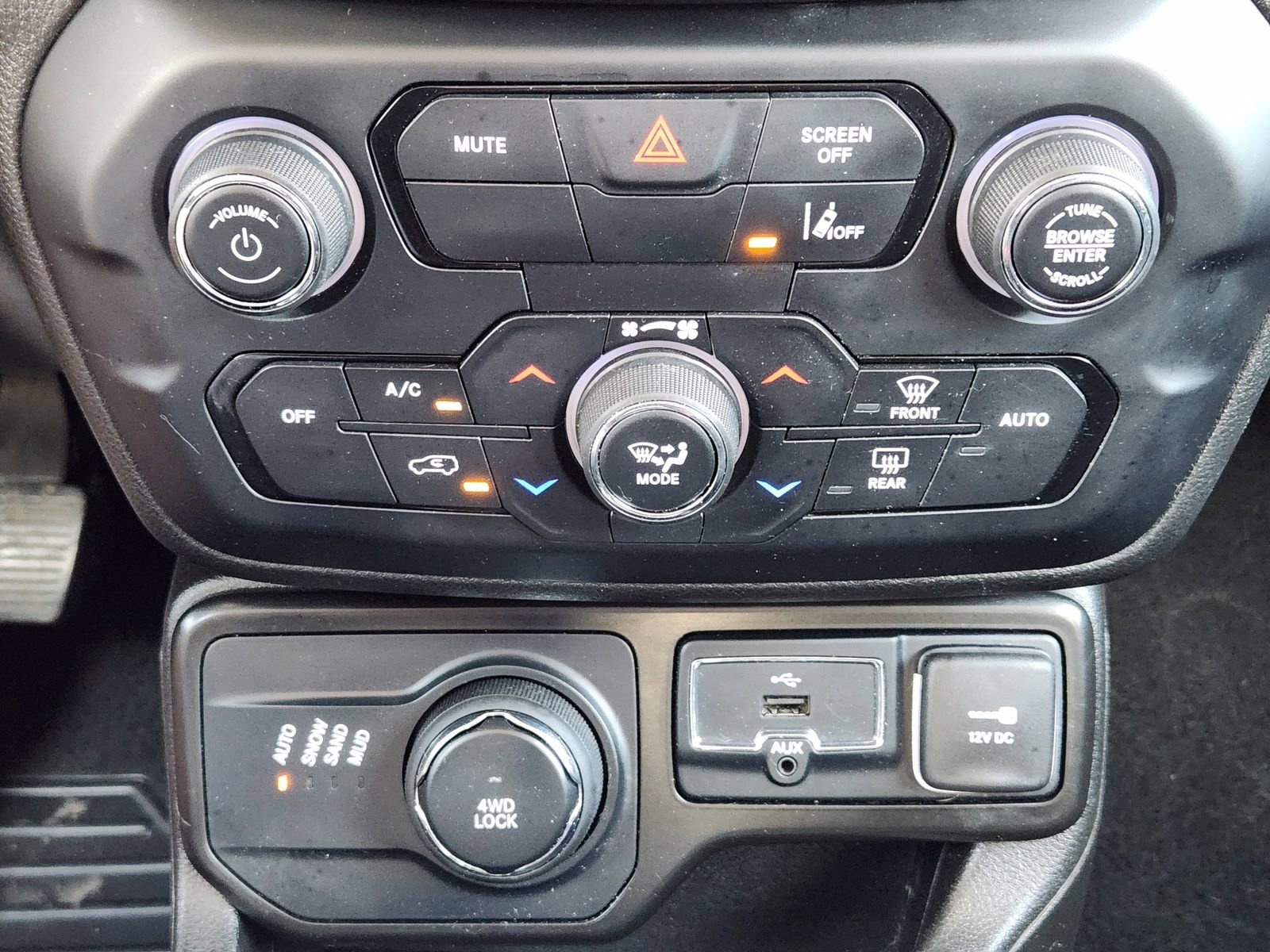 Used 2023 Jeep Renegade Latitude AWD/4WD image 27