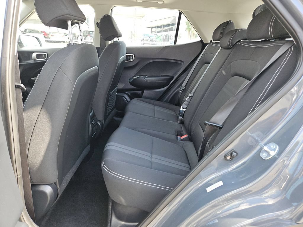 Used 2025 Hyundai Venue SEL FWD image 17