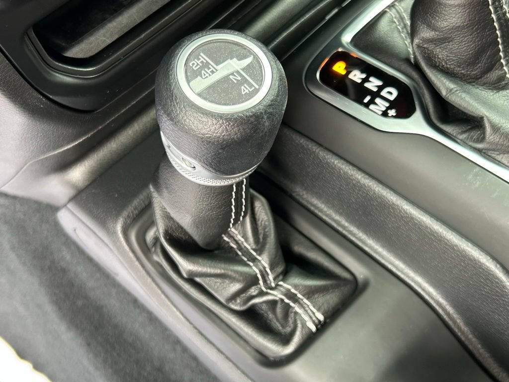 Used 2022 Jeep Wrangler Unlimited Sahara AWD/4WD image 36